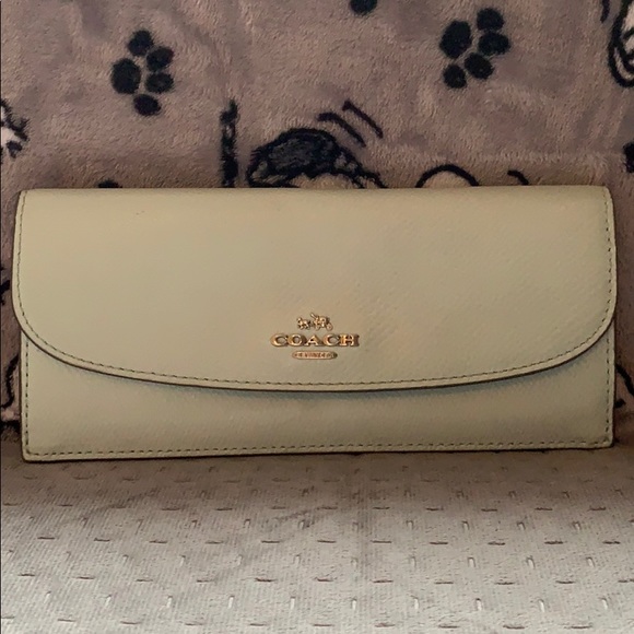 Coach Handbags - NWOT Slim Coach wallet in minty green
